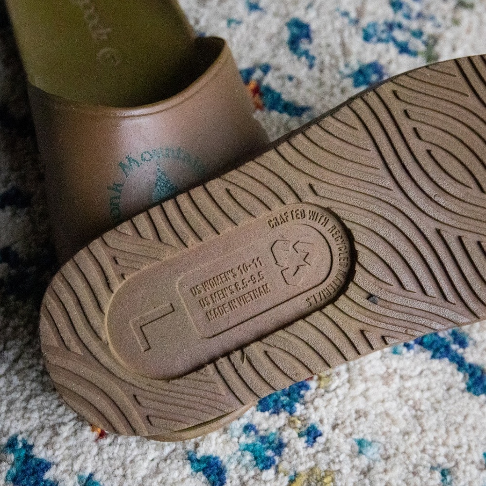 Mohonk Mountain House Brown Spa Slide Sandals - Picture 4 of 5